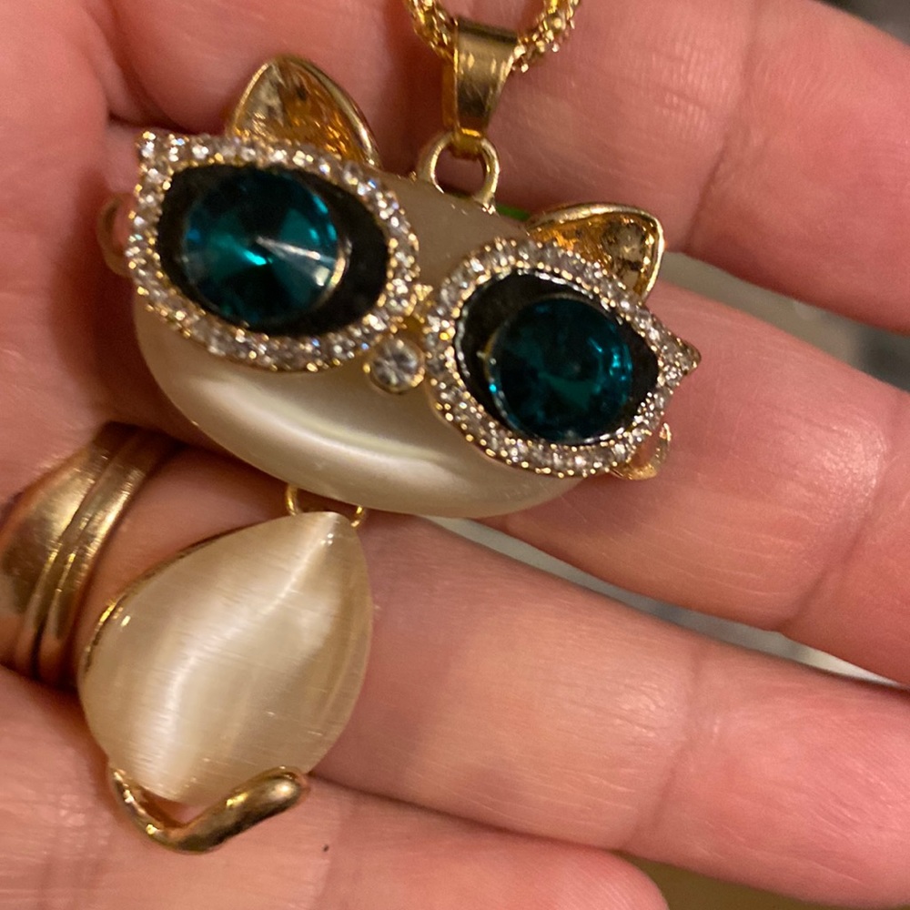 Cool cat necklace